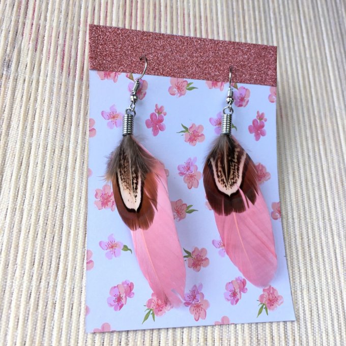 Boucles d'oreilles plumes, rose & marron