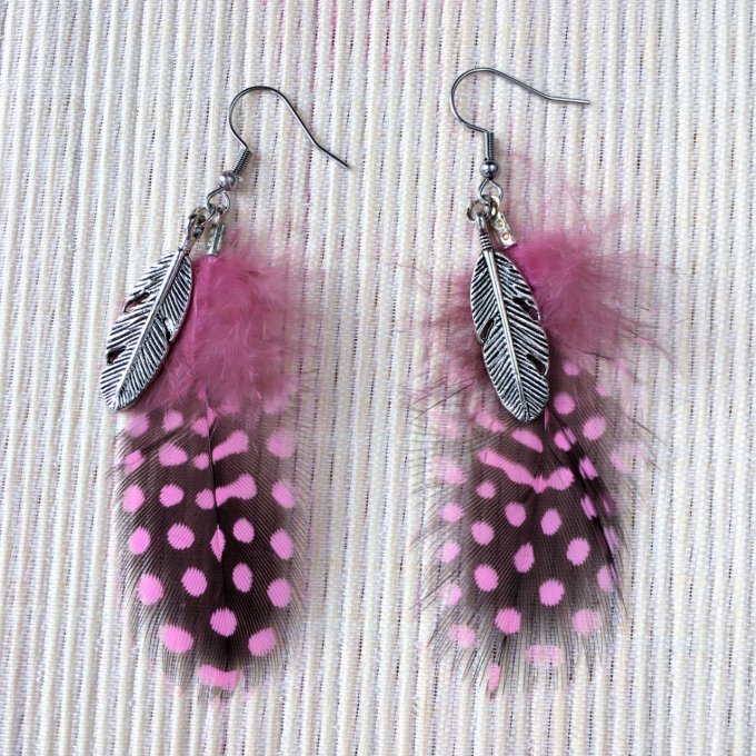 Boucles d'oreilles plumes, rose & noir