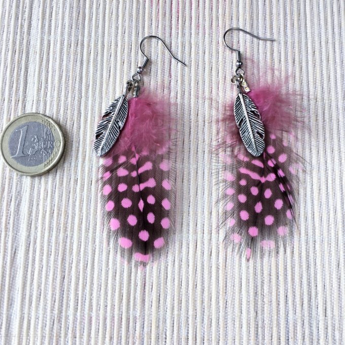 Boucles d'oreilles plumes, rose & noir