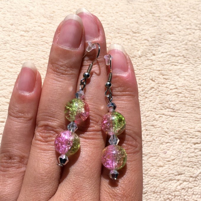 Boucles d'oreilles pendantes, à perles craquelées, vert et rose