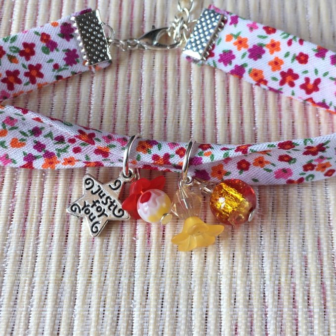 Bracelet 19 cm, ruban fleuri blanc, rouge, jaune, étoile