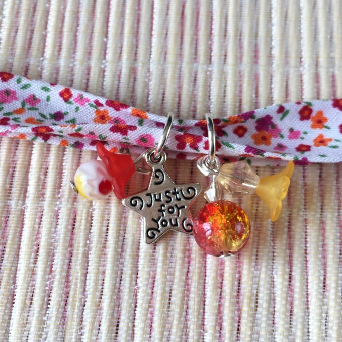 Bracelet 19 cm, ruban fleuri blanc, rouge, jaune, étoile