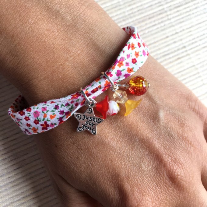 Bracelet 19 cm, ruban fleuri blanc, rouge, jaune, étoile