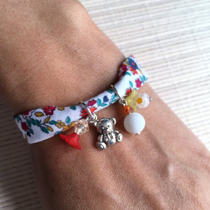 Bracelet 18cm, ruban fleuri blanc et multicolore, ourson