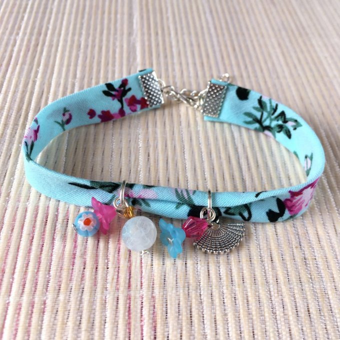 Bracelet 19cm, ruban fleuri bleu vif et rose, éventail