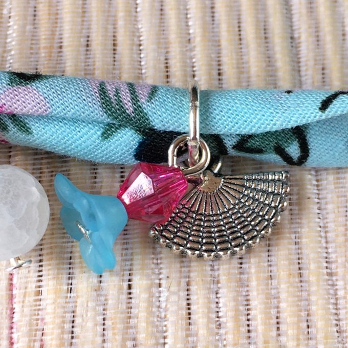 Bracelet 19cm, ruban fleuri bleu vif et rose, éventail