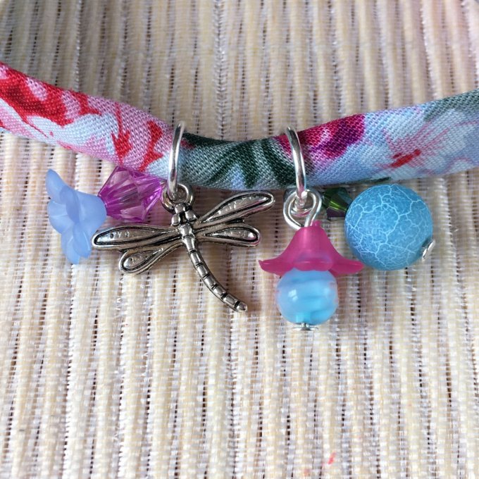 Bracelet 17cm, ruban fleuri bleu doux et rose, libellule