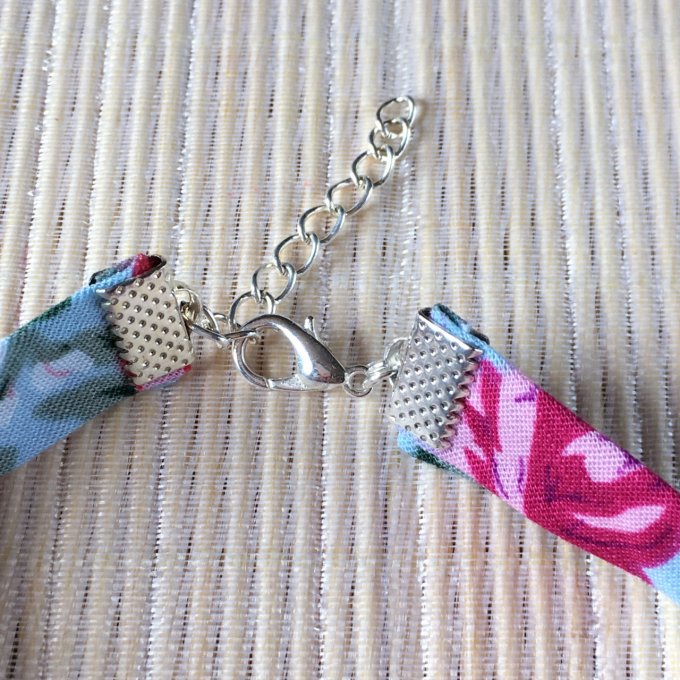 Bracelet 19cm, ruban fleuri bleu doux et rose, petit oiseau