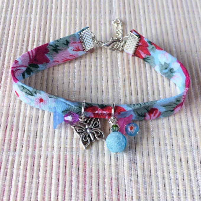 Bracelet 18cm, ruban fleuri bleu doux et rose, papillon