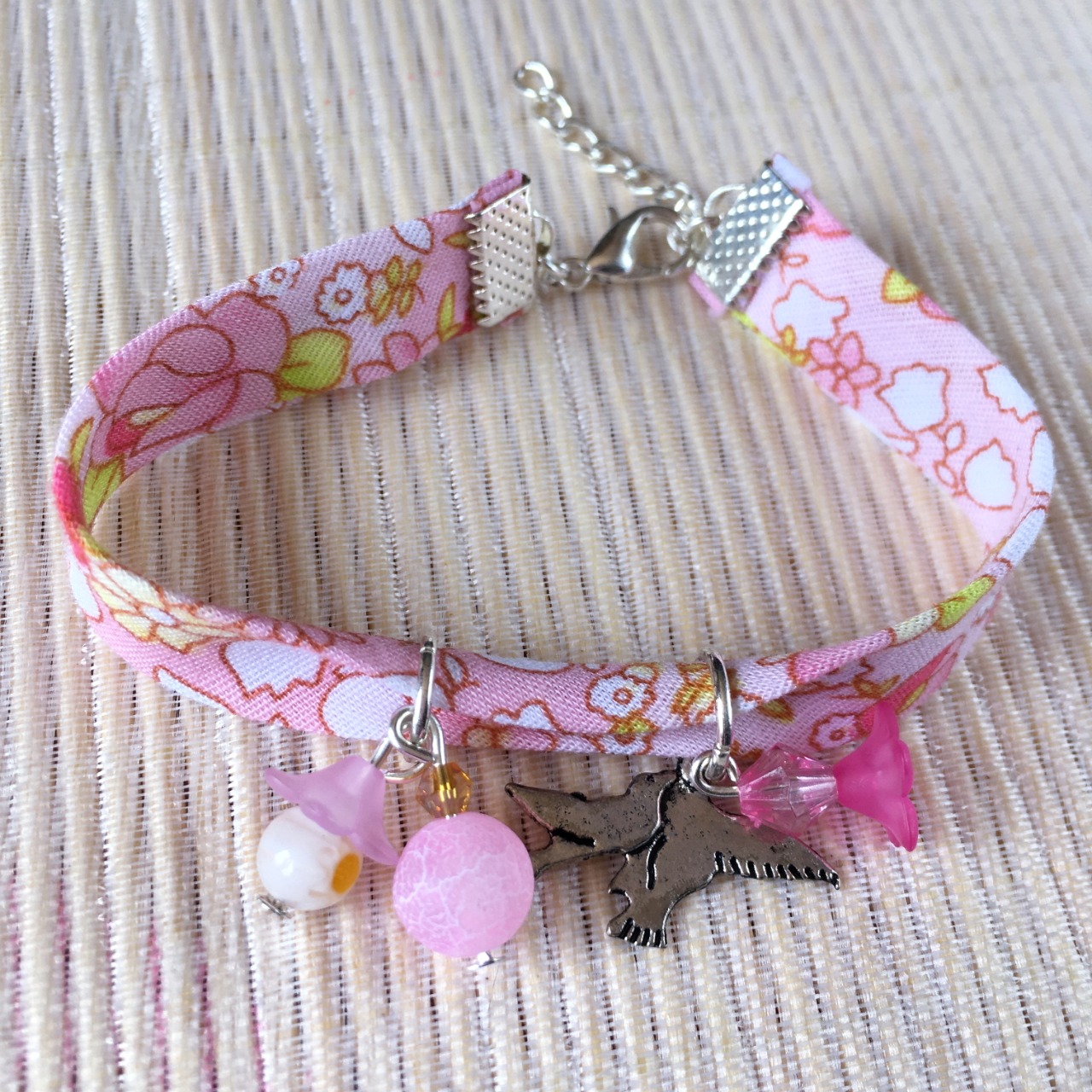 Bracelet 16cm, ruban fleuri rose doux et blanc, couple oiseaux