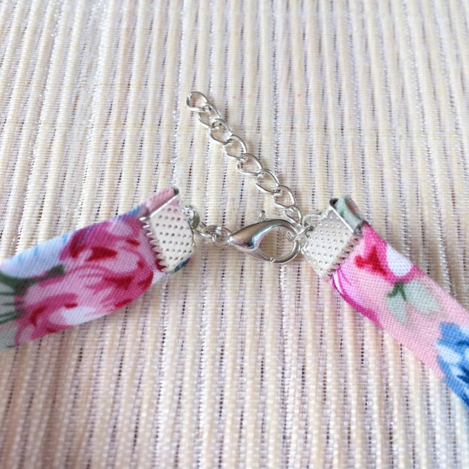 Bracelet 17cm, ruban fleuri rose doux et bleu, libellule