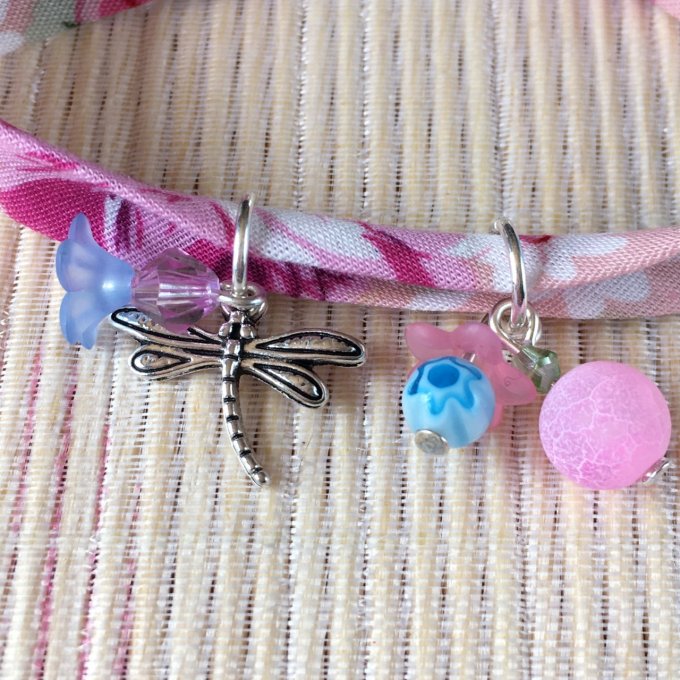 Bracelet 17cm, ruban fleuri rose doux et bleu, libellule