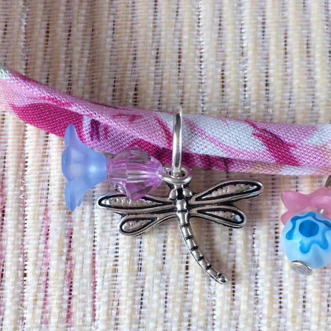 Bracelet 17cm, ruban fleuri rose doux et bleu, libellule