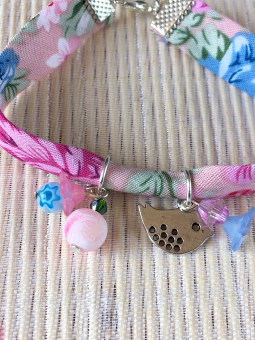 Bracelet 18cm, ruban fleuri rose et bleu, petit oiseau