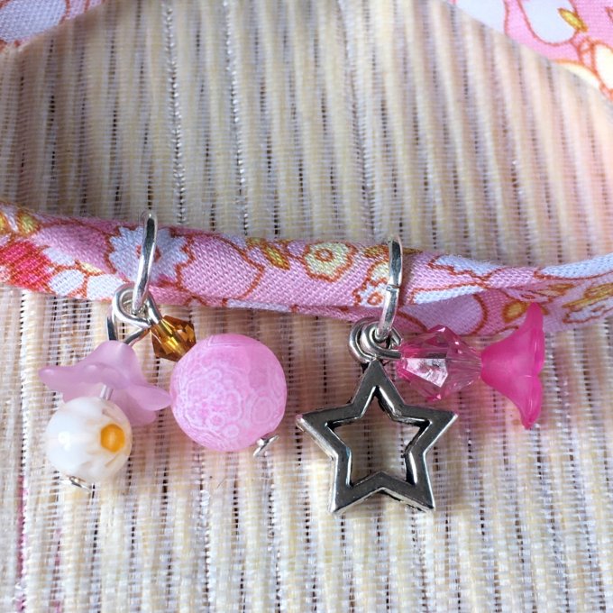 Bracelet 17cm; ruban fleuri rose doux et blanc, étoile