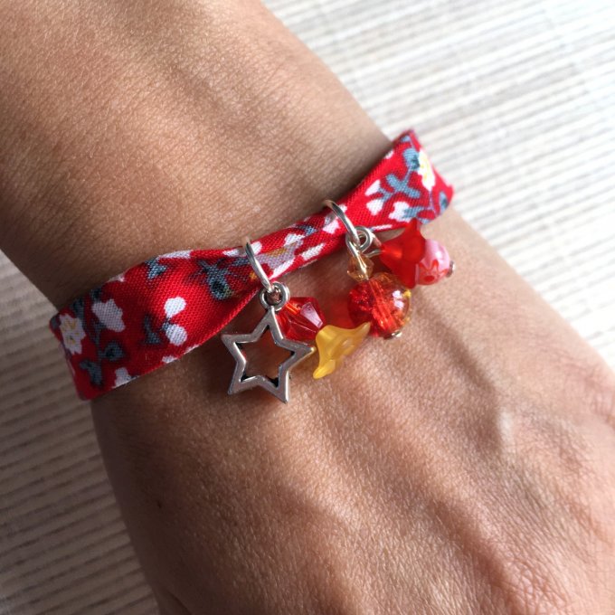 Bracelet 18cm, ruban fleuri rouge et blanc, étoile