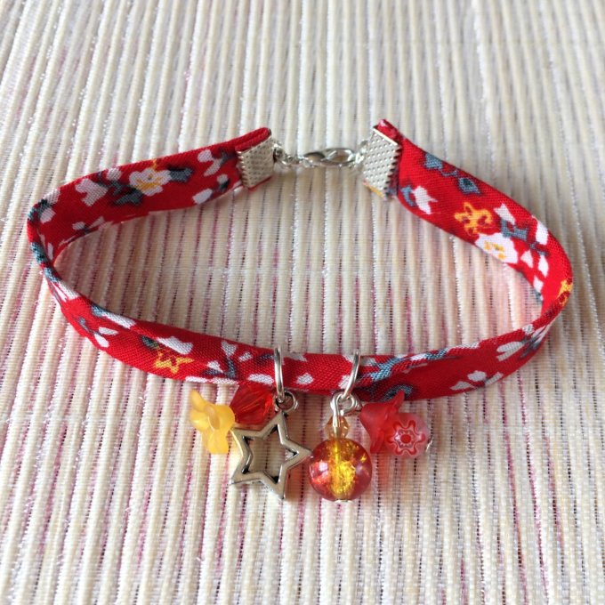 Bracelet 18cm, ruban fleuri rouge et blanc, étoile