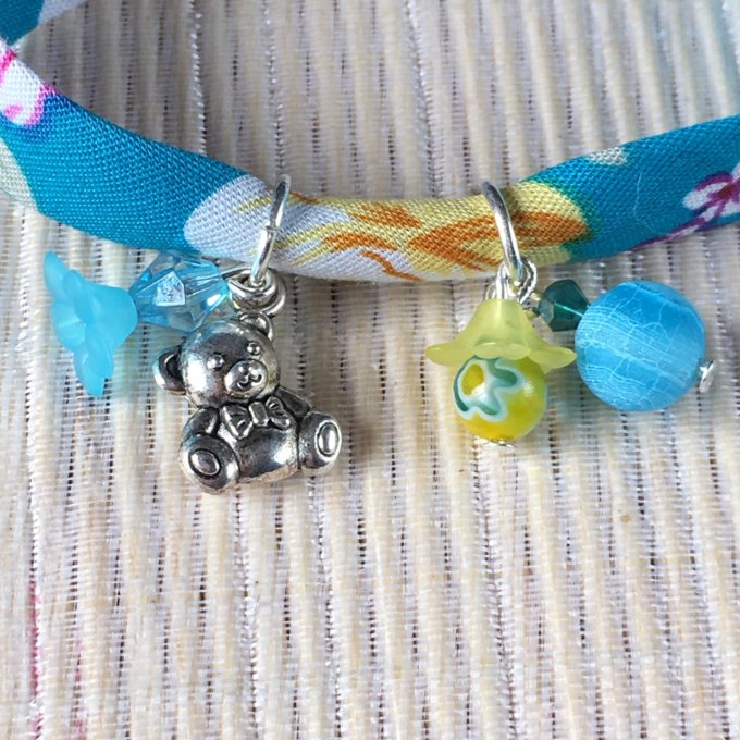 Bracelet 17cm, ruban fleuri turquoise et rose, petit ourson