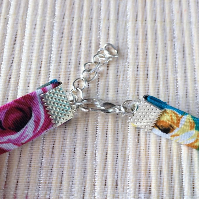 Bracelet 18cm, ruban fleuri turquoise et rose, papillon