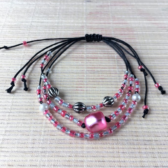 Bracelet triple rang, rose vif et gris sur fil noir