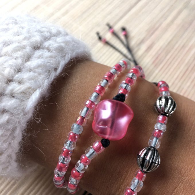 Bracelet triple rang, rose vif et gris sur fil noir