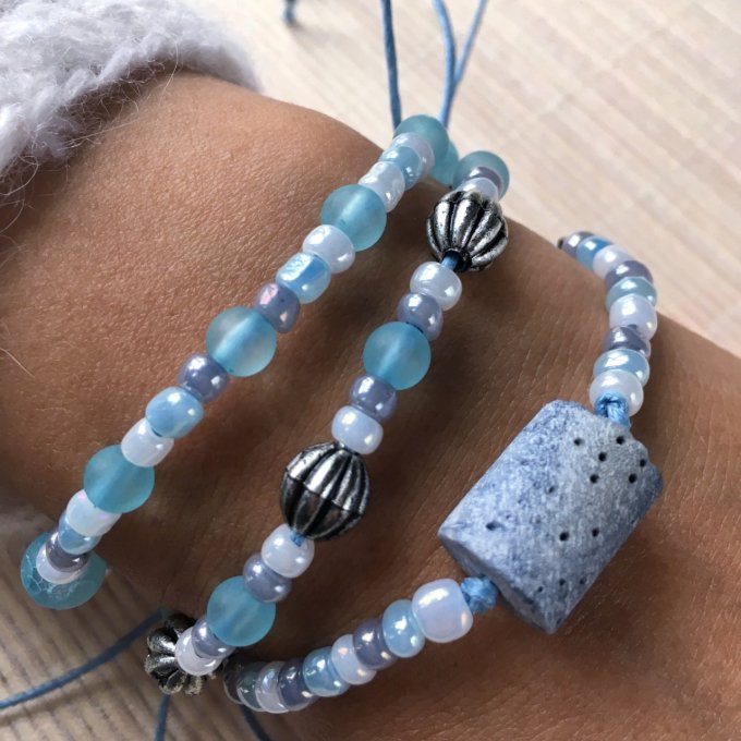 Bracelet triple rang, bleu ciel sur fil bleu