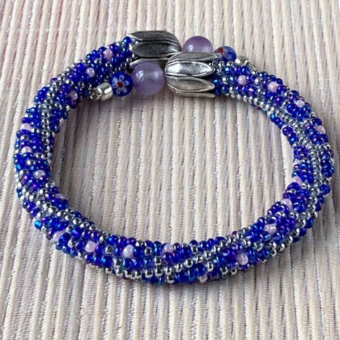 Bracelet jonc en perles de rocailles bleu, rose & argenté 