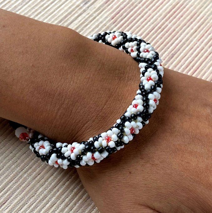 Bracelet jonc en perles de rocailles noir, blanc et rouge 