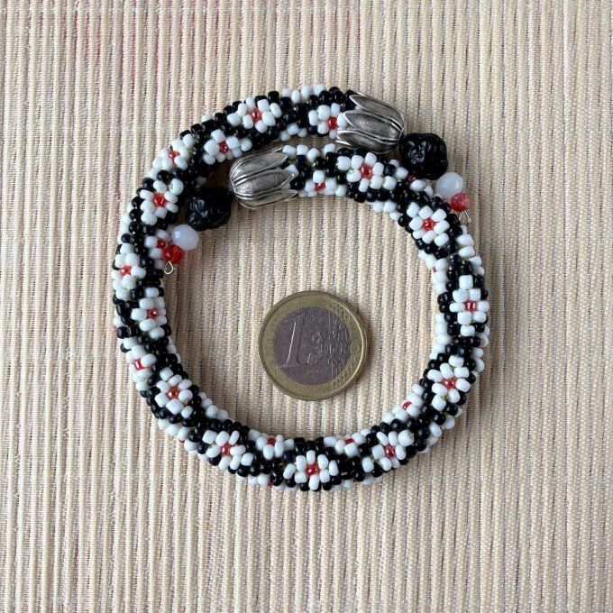 Bracelet jonc en perles de rocailles noir, blanc et rouge 