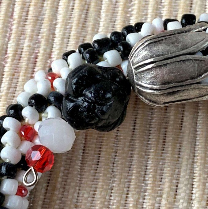 Bracelet jonc en perles de rocailles noir, blanc et rouge 