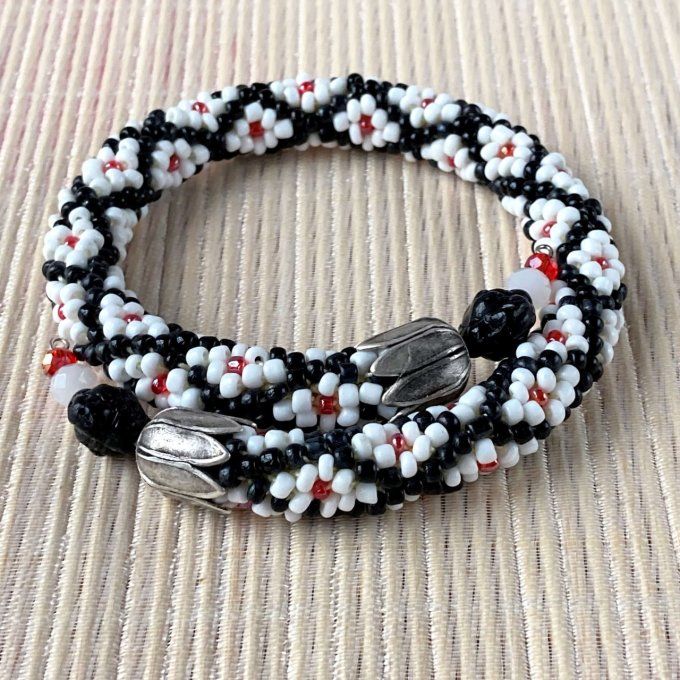 Bracelet jonc en perles de rocailles noir, blanc et rouge 