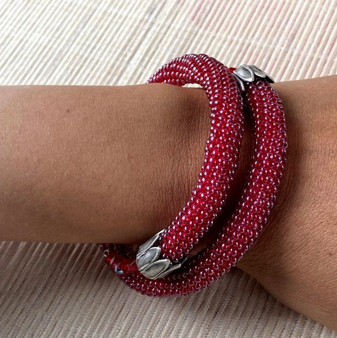 Bracelet jonc en perles de rocailles rouge bordeaux, double tour 