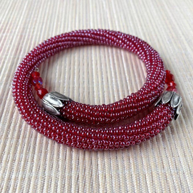 Bracelet jonc en perles de rocailles rouge bordeaux, double tour 