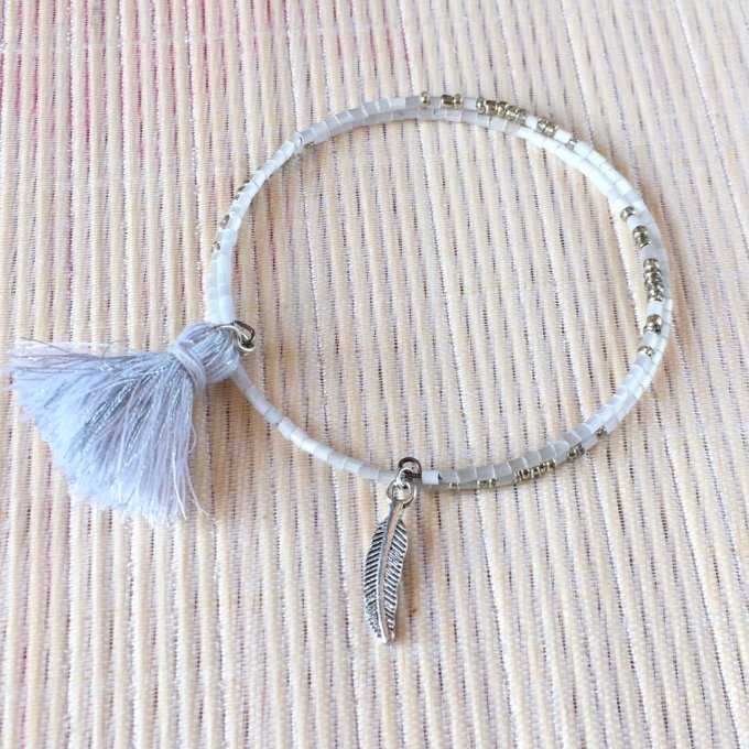 Bracelet circulaire en perles de rocailles blanc et argent, plume 