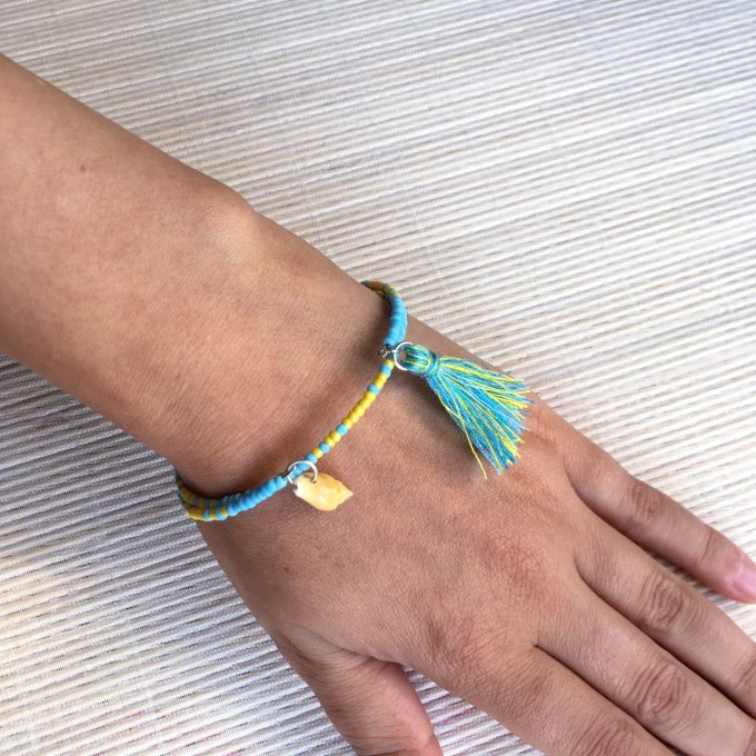 Bracelet en perles de rocailles turquoise et jaune, pompon, breloque