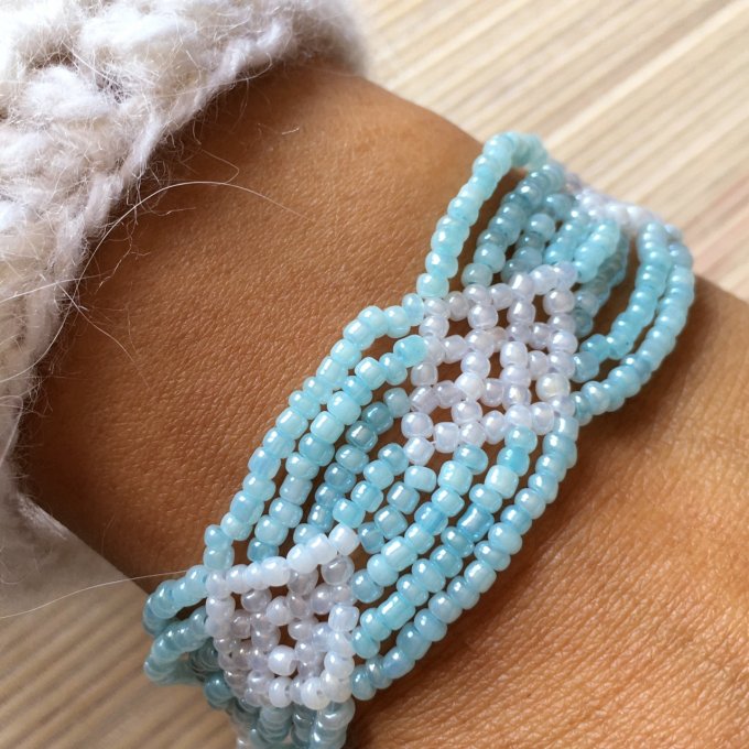 Bracelet croisillons en rocailles bleu céladon et beige