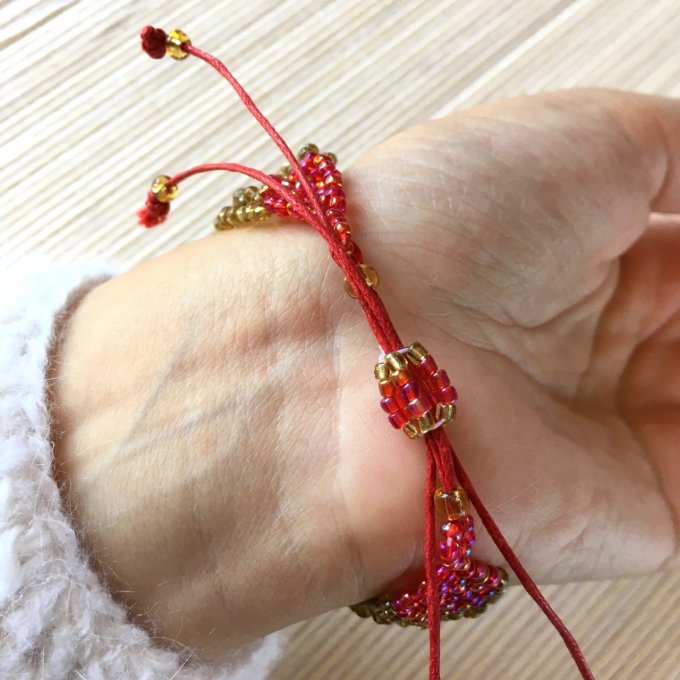 Bracelet croisillons en rocailles rouge et doré