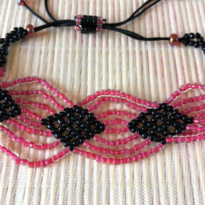 Bracelet croisillons en rocailles rouge et noir