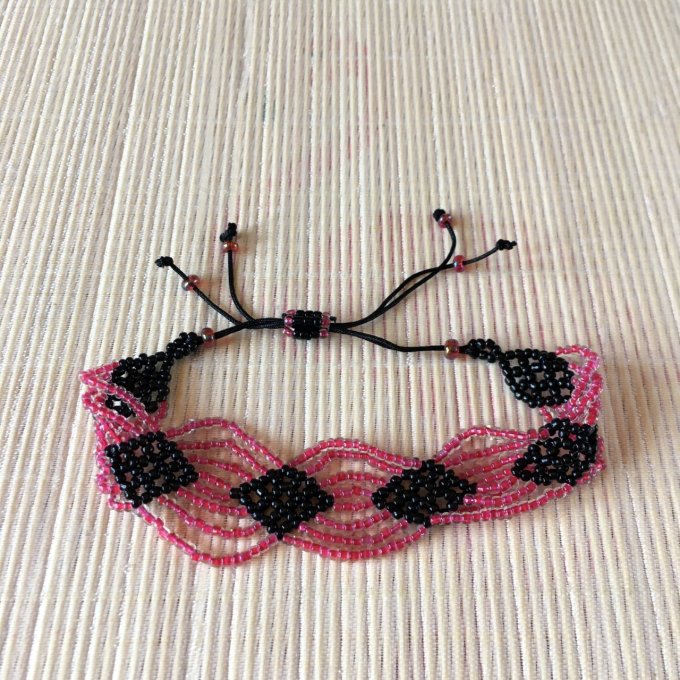 Bracelet croisillons en rocailles rouge et noir