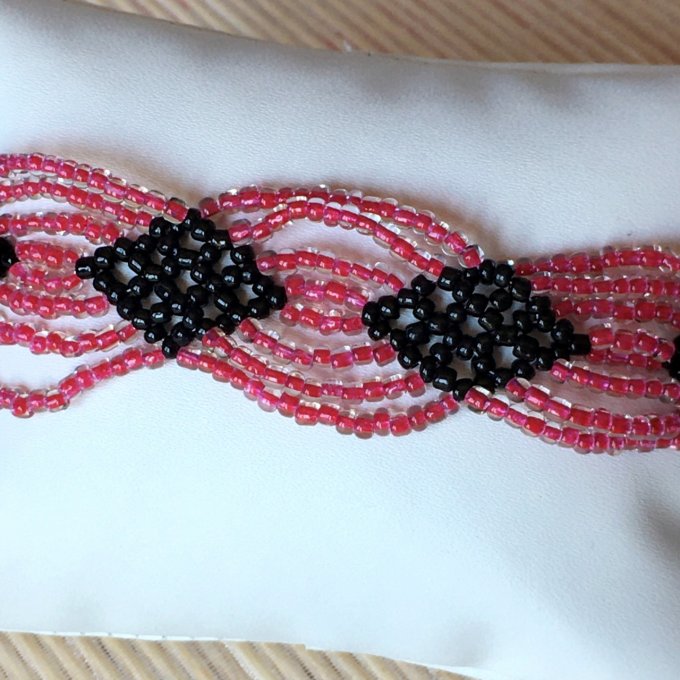 Bracelet croisillons en rocailles rouge et noir