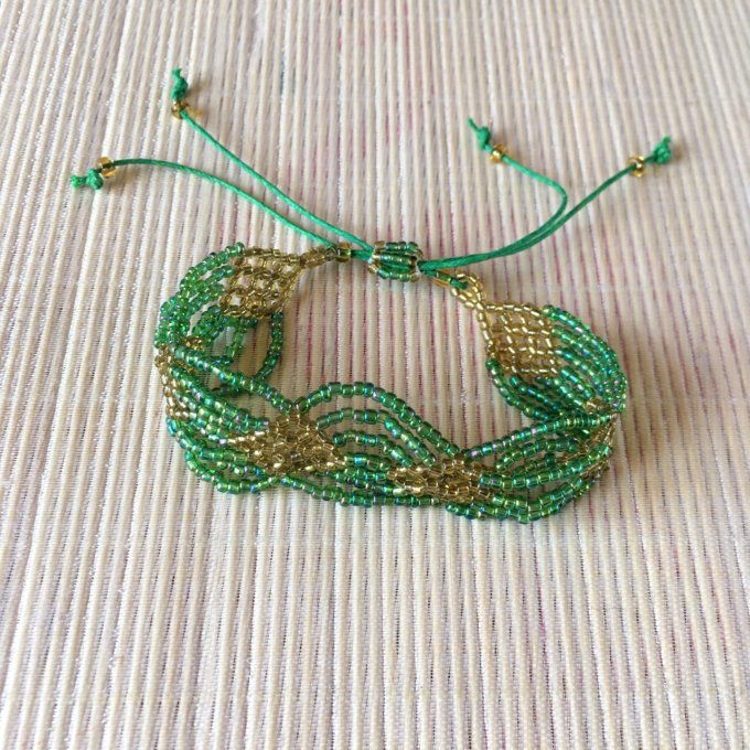 Bracelet croisillons en rocaille vert et doré