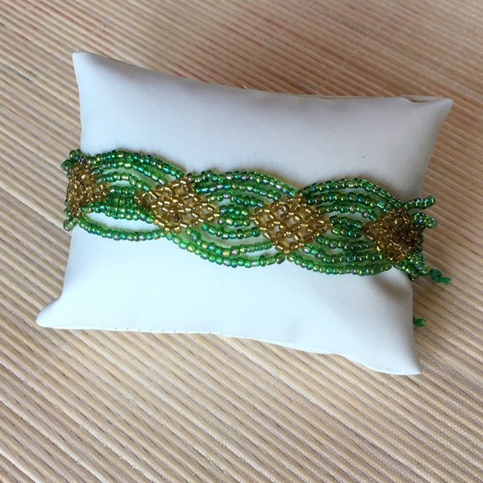 Bracelet croisillons en rocaille vert et doré