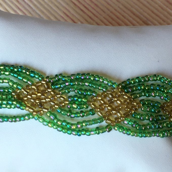 Bracelet croisillons en rocaille vert et doré