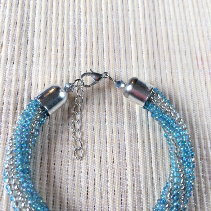 Bracelet rocailles argenté et bleu vif, torsade russe