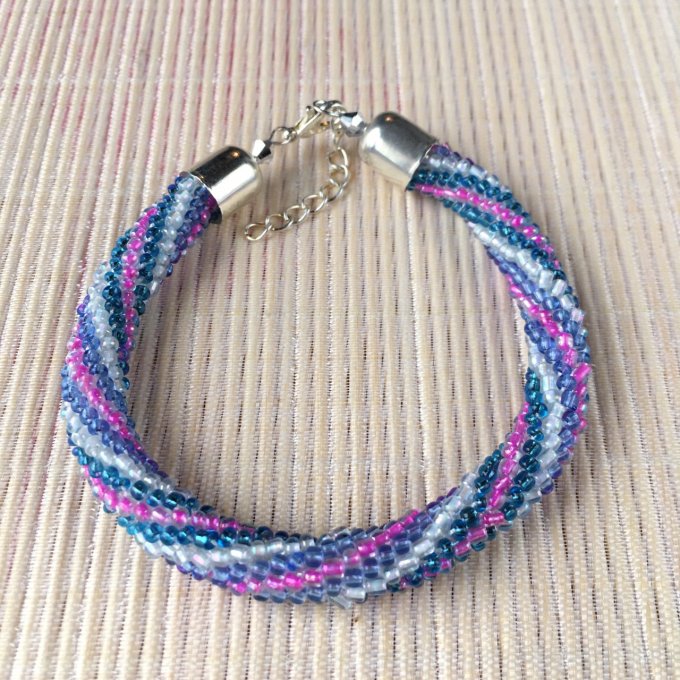 Bracelet rocailles bleu, rose, blanc, torsade russe