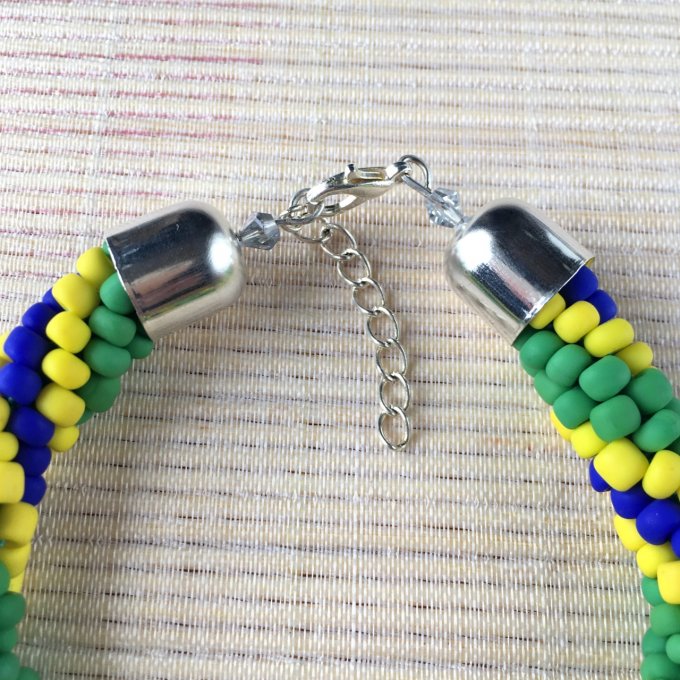 Bracelet grosses rocailles Brésil, vert, jaune et bleu, torsade russe