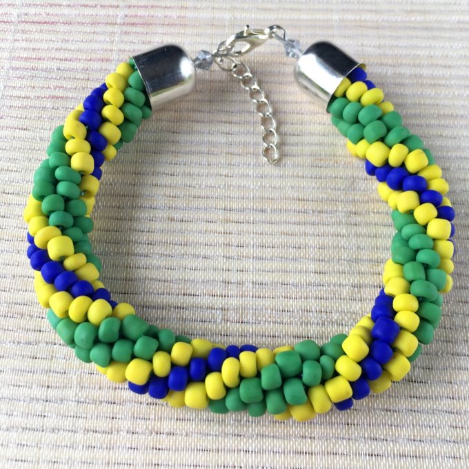 Bracelet grosses rocailles Brésil, vert, jaune et bleu, torsade russe