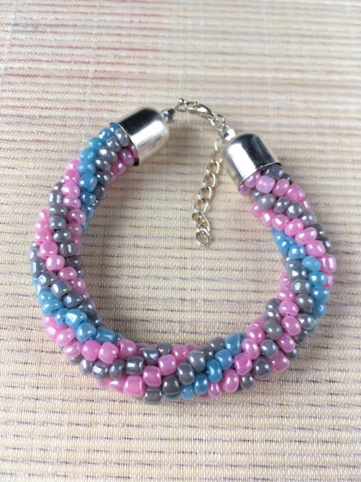 Bracelet grosses rocailles rose, gris et bleu, torsade russe