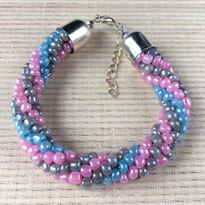 Bracelet grosses rocailles rose, gris et bleu, torsade russe