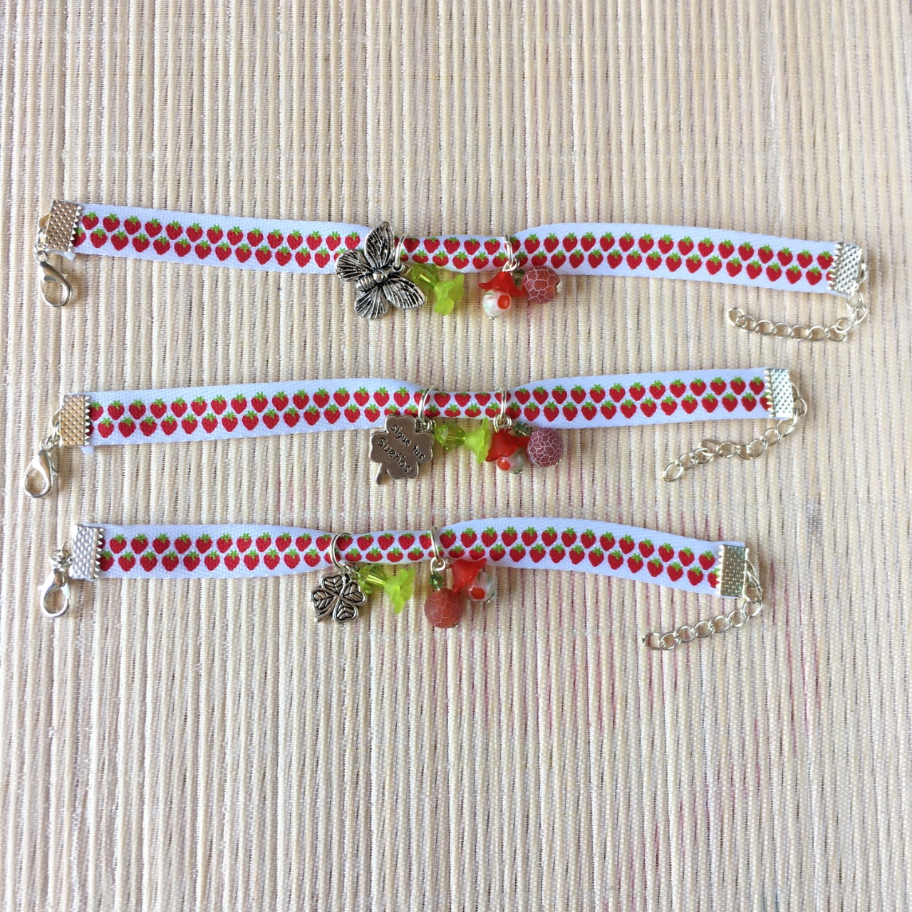 Bracelet 15cm & 16cm & 18cm, ruban blanc et rouge, Fraises